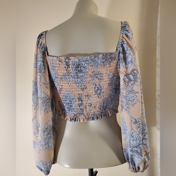 NWOT Blush Wrap Front Crop Blouse Size Medium - Picture 3 of 9